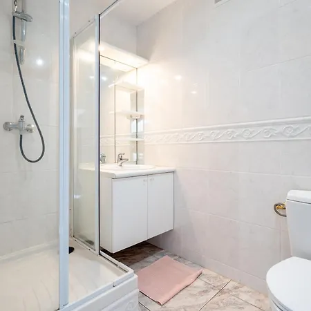 Ideal Couple & Famille, Pied Dans L'eau - Vue - Quartier Calme - Wi- Fi Debit - Parking Gratuit - Climatisation - Netflix - Animeaux Acceptes - Pres Du Port - Cap D'agde 阿格德