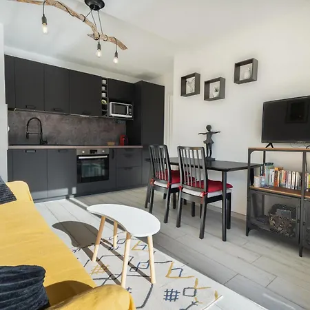 公寓 Ideal Couple & Famille, Pied Dans L'eau - Vue - Quartier Calme - Wi- Fi Debit - Parking Gratuit - Climatisation - Netflix - Animeaux Acceptes - Pres Du Port - Cap D'agde 阿格德
