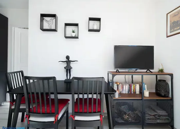 Ideal Couple & Famille,vue - Quartier Calme Parking Gratuit - Climatisation - Animaux Acceptes *